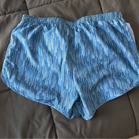 Nike Dri-Fit Women’s Athletic Shorts size Medium - Picture 3 of 4